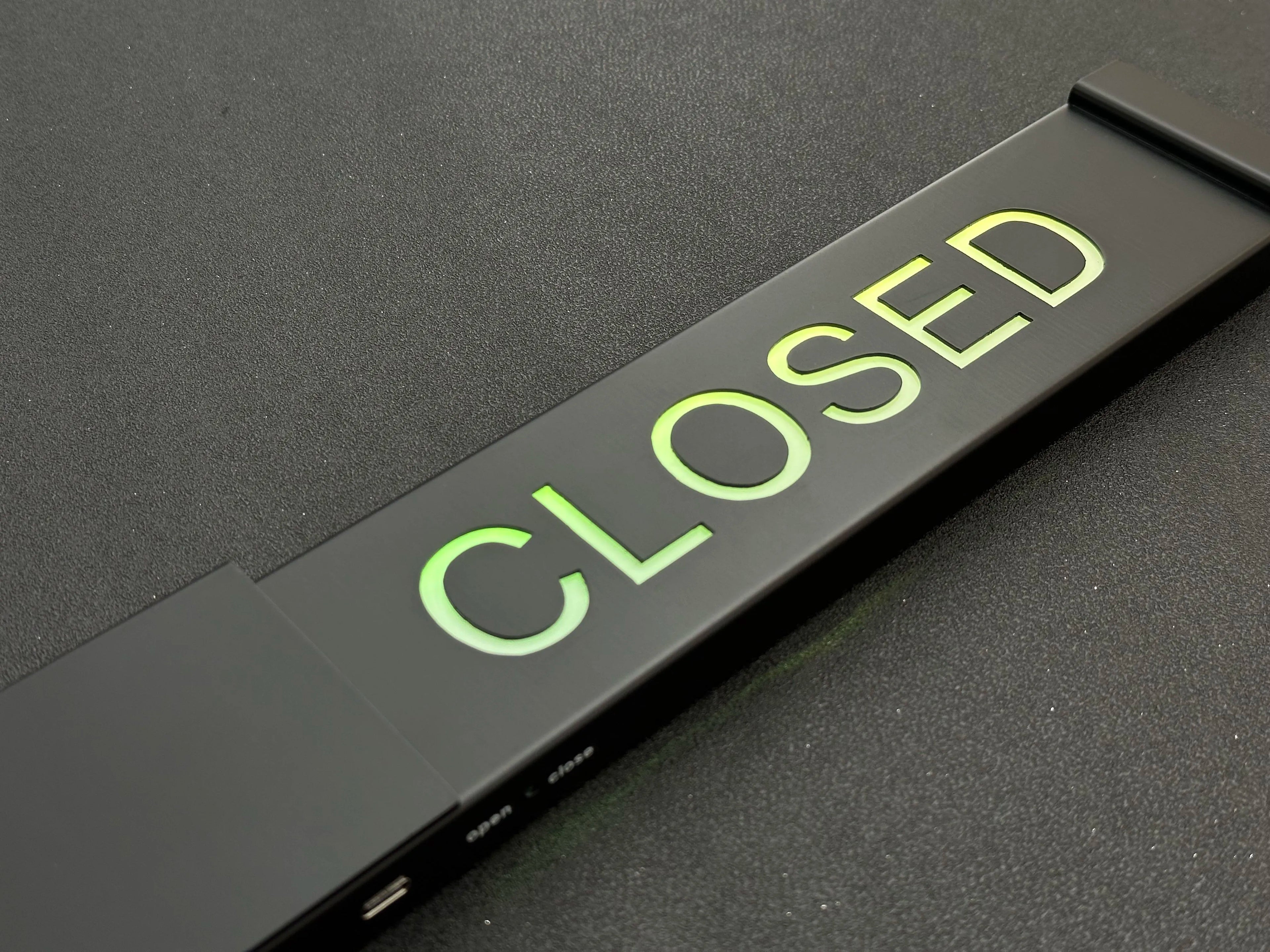 LED Open Closed Sign – RGB Business Sign with Remote Control