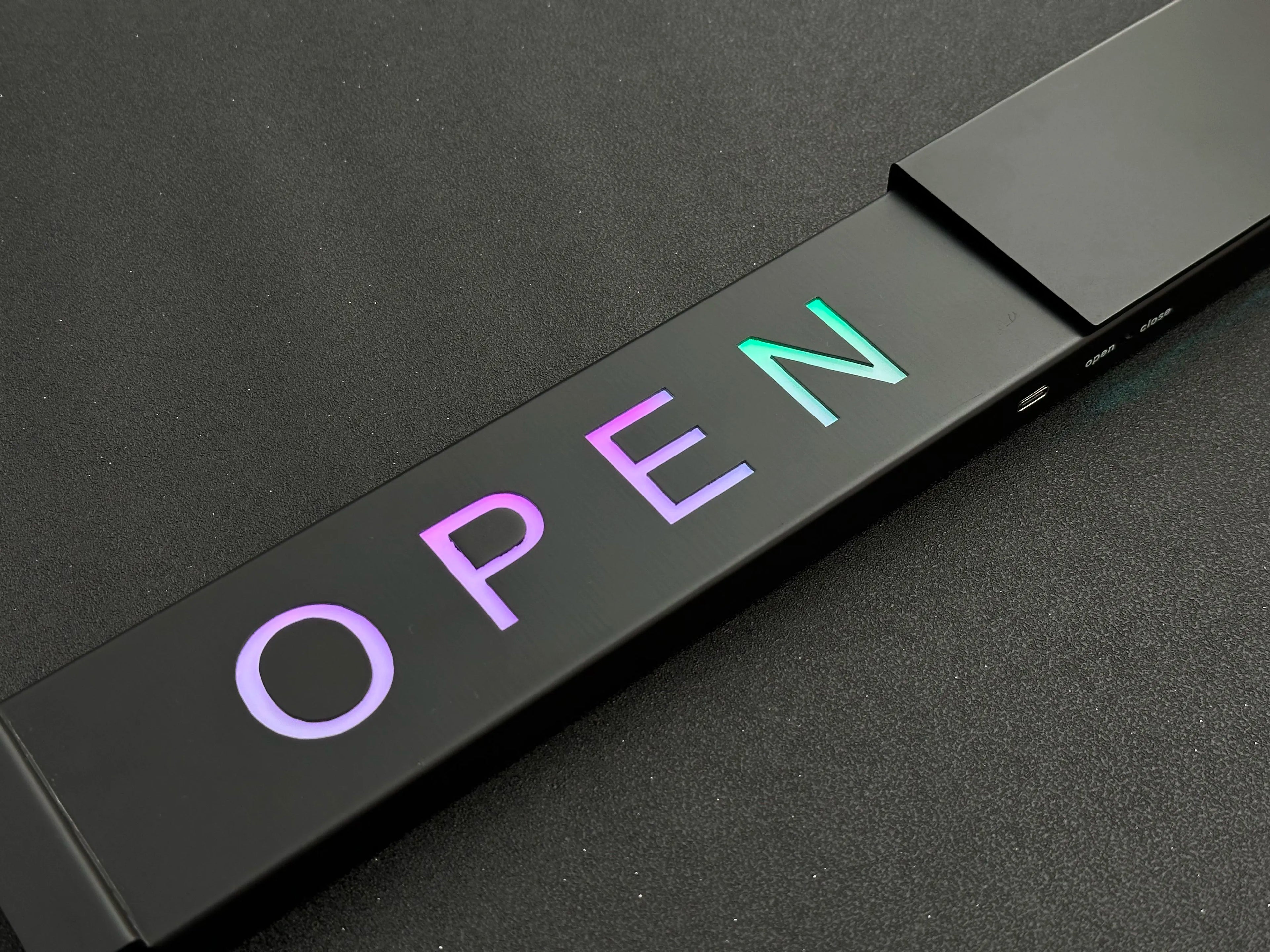 LED Open Closed Sign – RGB Business Sign with Remote Control